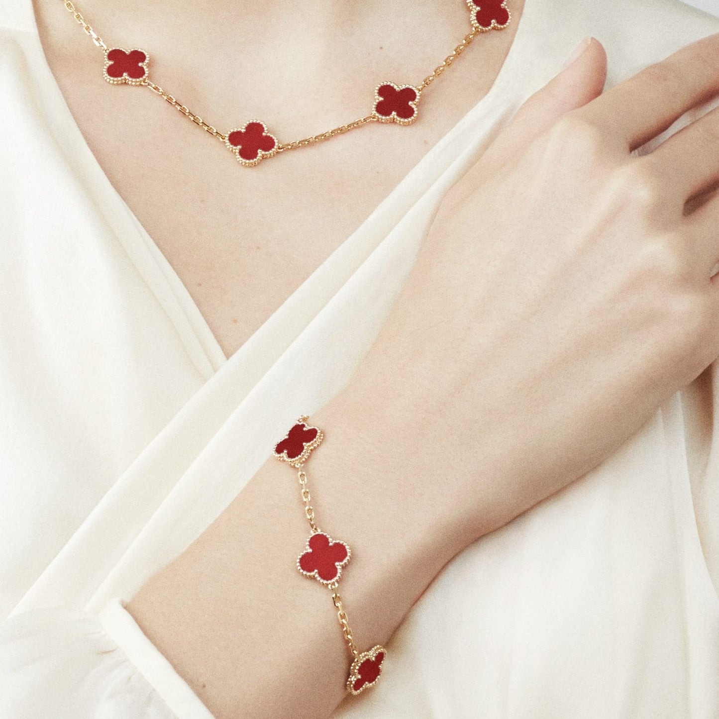 VAN CLEEF & ARPELS Vintage Alhambra Bracelet Red/gold