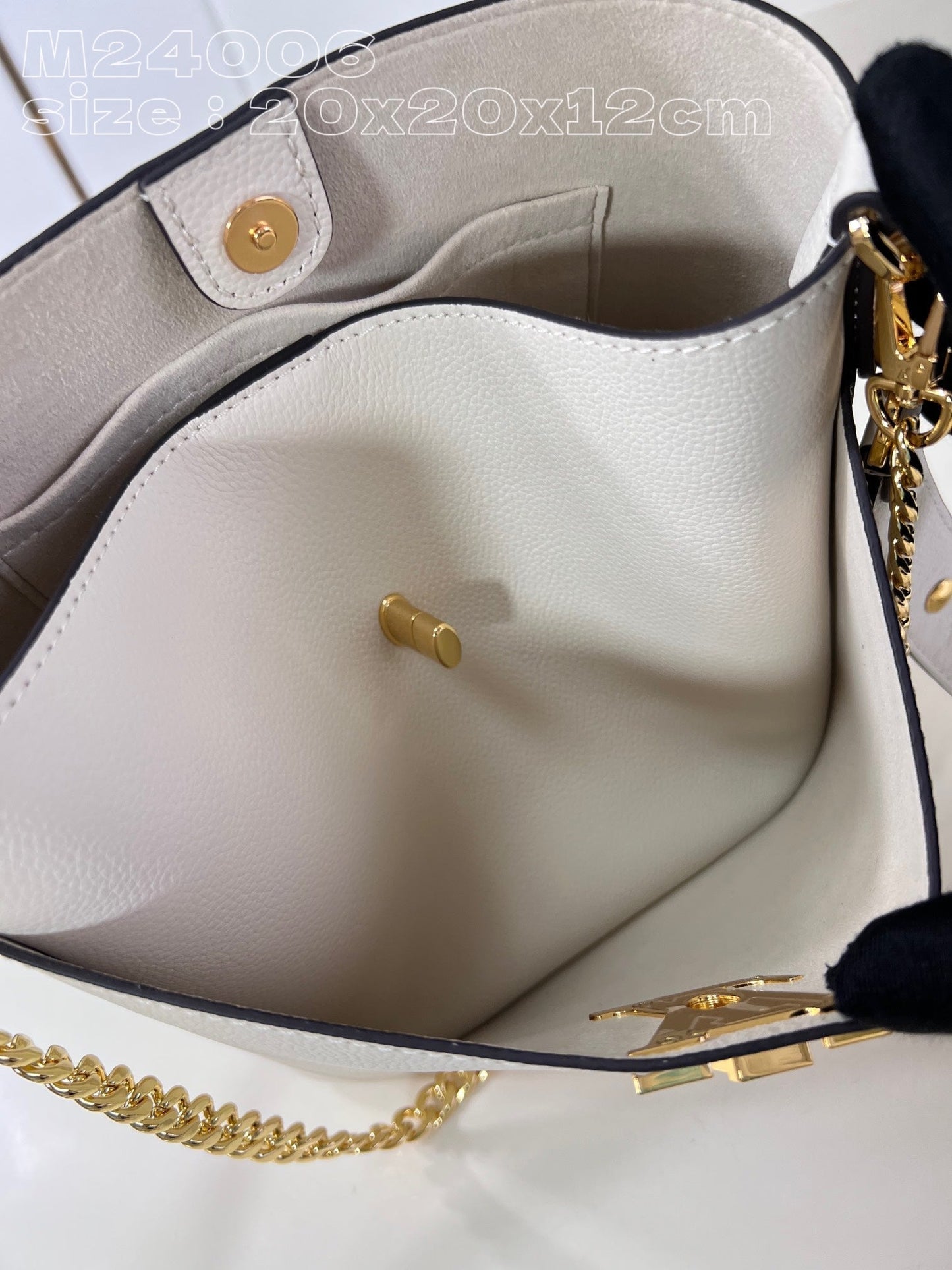 Louis Vuitton Lock and Walk Shoulder Bag White M24006, 20 x 20.5 x 12 CM