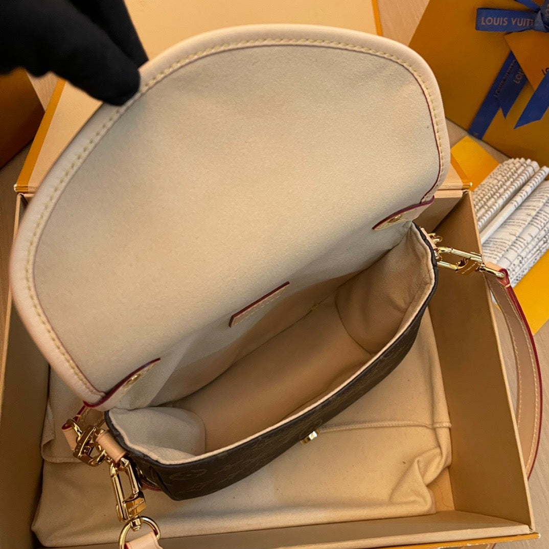 Louis Vuitton Saumur BB Monogram Bag M46740, 20*16*7CM