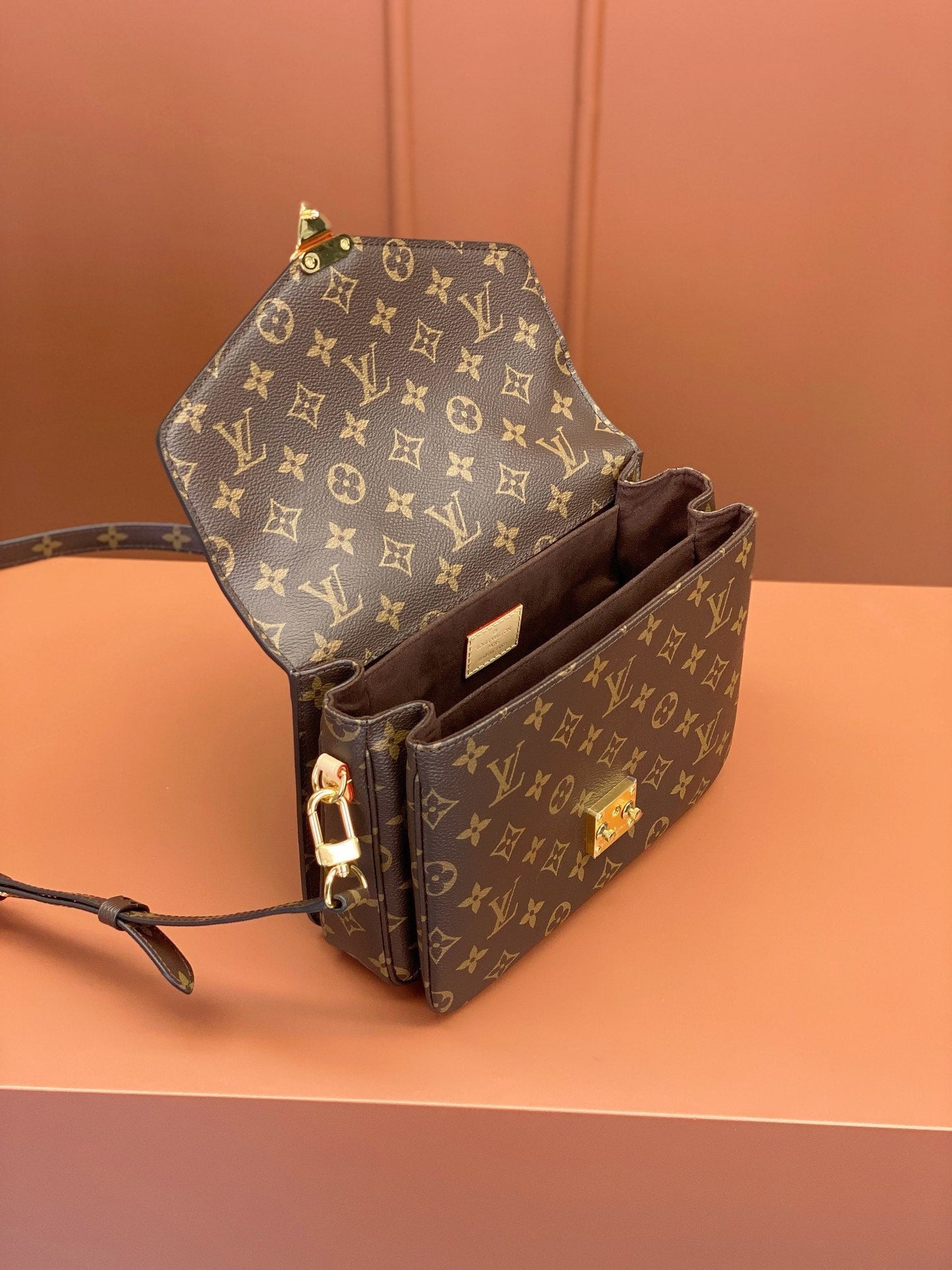 Louis Vuitton Pochette Métis 25 Canvas M44875