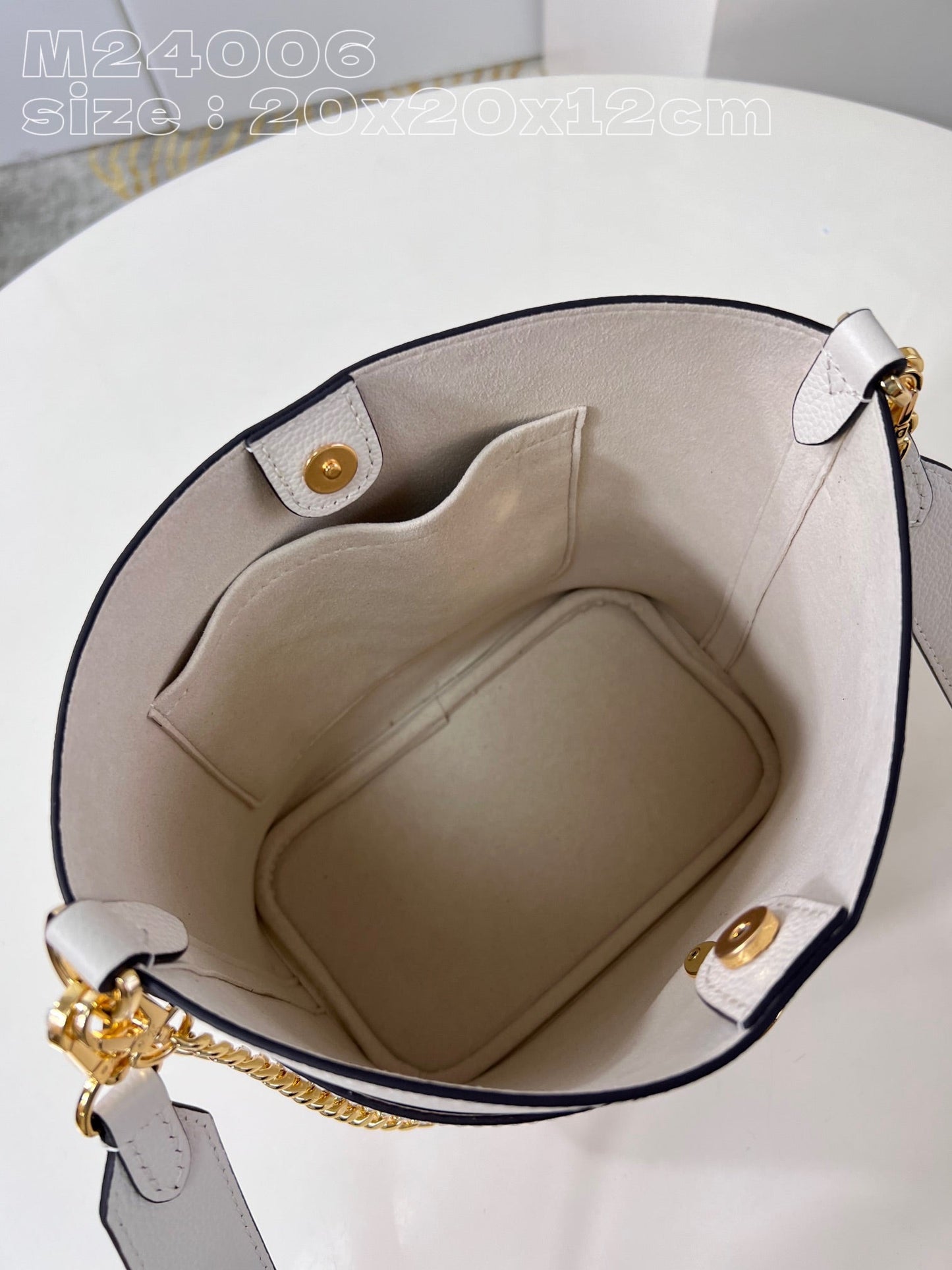 Louis Vuitton Lock and Walk Shoulder Bag White M24006, 20 x 20.5 x 12 CM