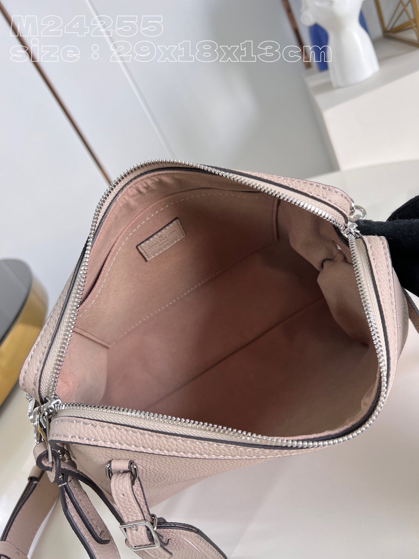 Louis Vuitton Mahina Hand It All Bag 29x18x13cm