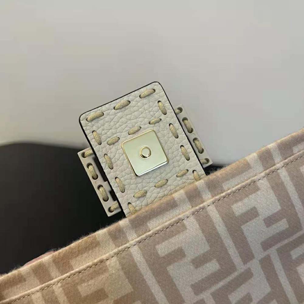 Fd Women Medium Baguette 1997 Beige FF Wool Bag