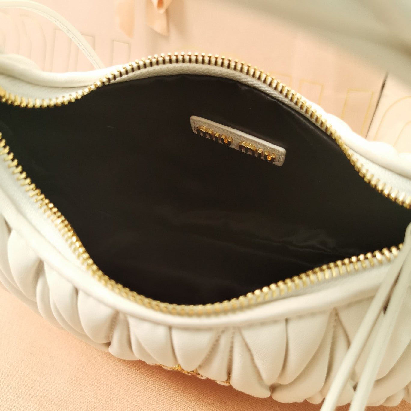MiuMiu Wander Matelasse Handbag Purse 5BC125 White, 20 X 17 X 6 CM