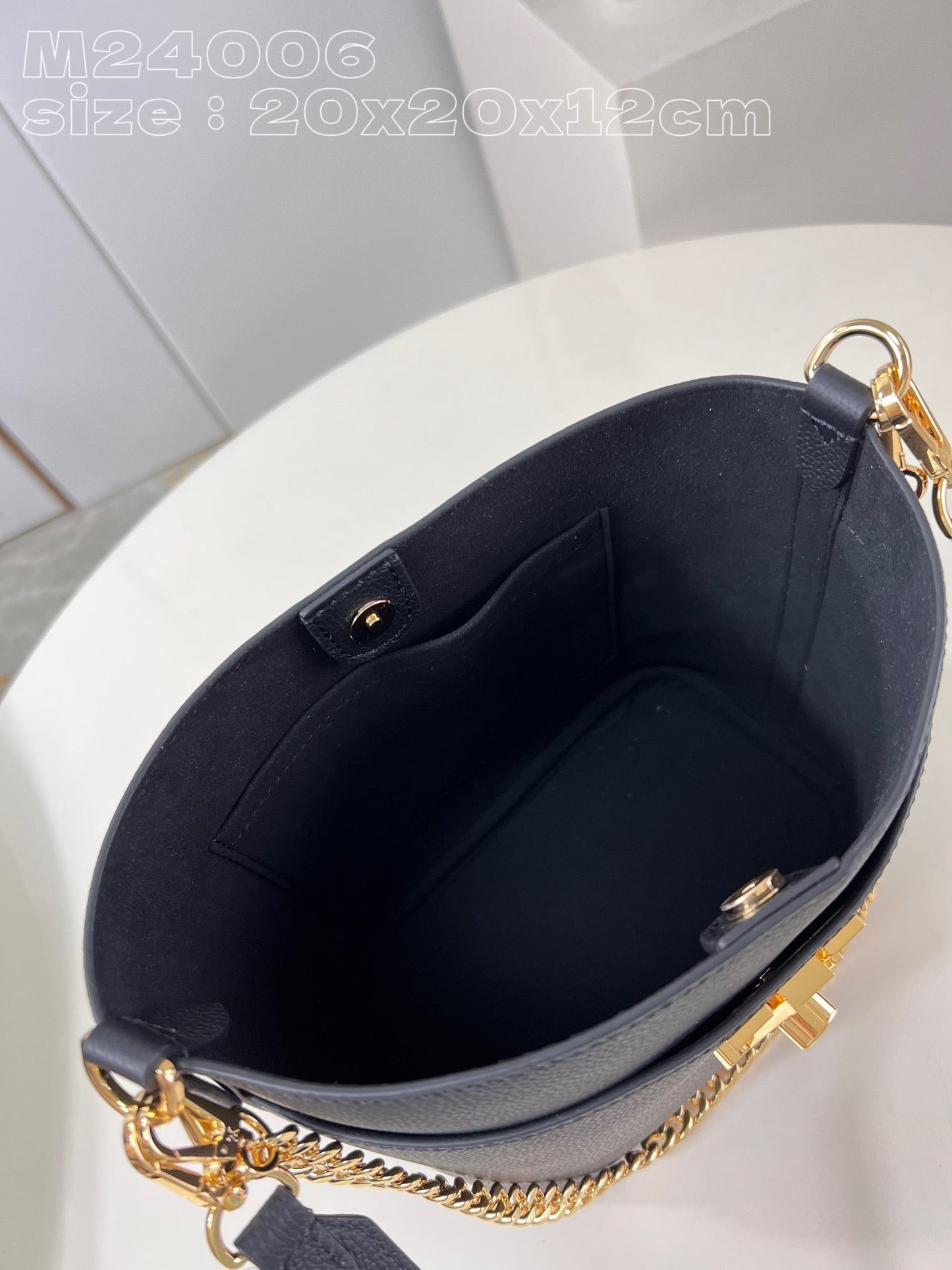 Louis Vuitton Lock and Walk Shoulder Bag Black M24006, 20 x 20.5 x 12