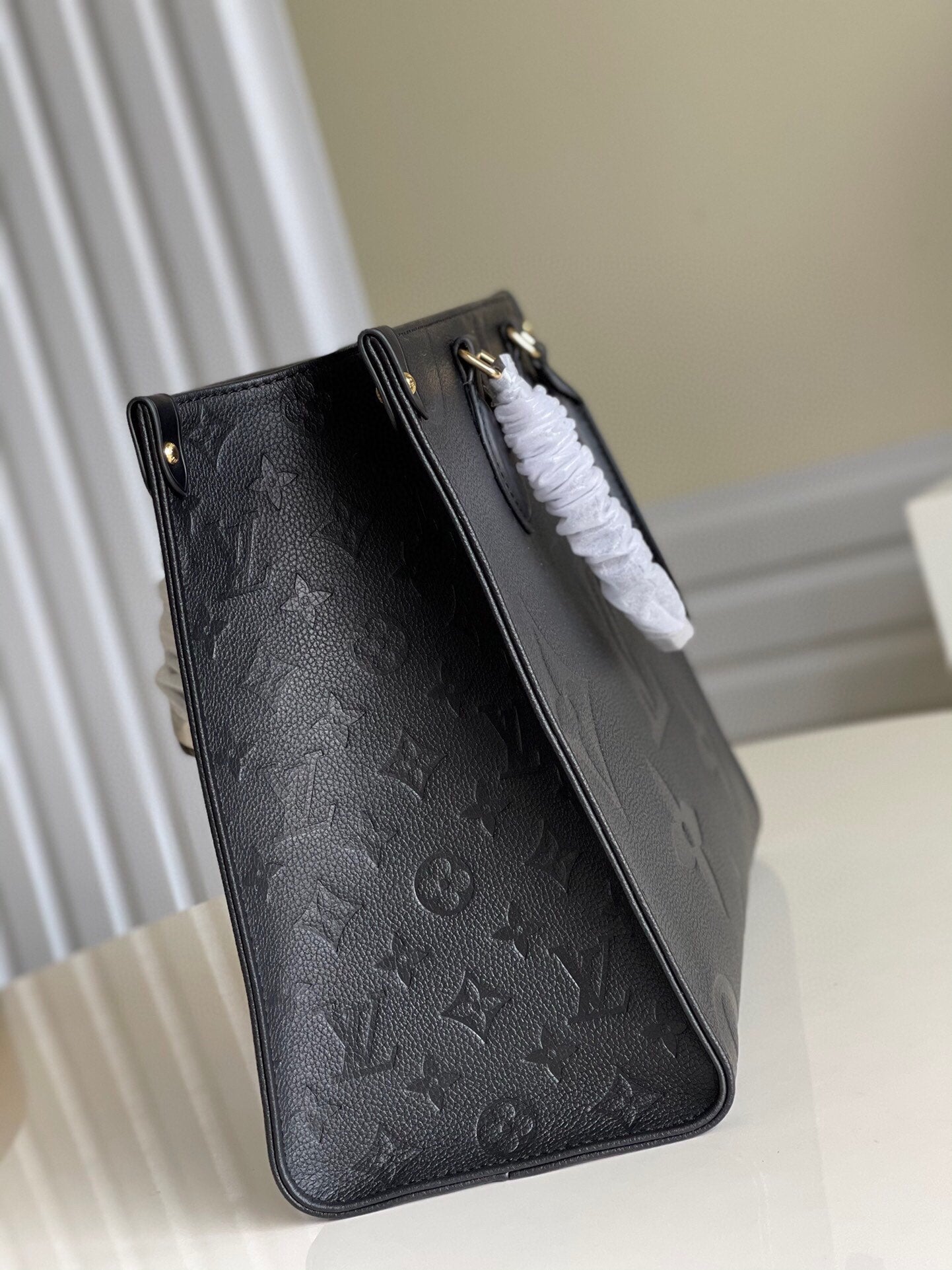 Louis Vuitton On The Go Tote MM Black M45595