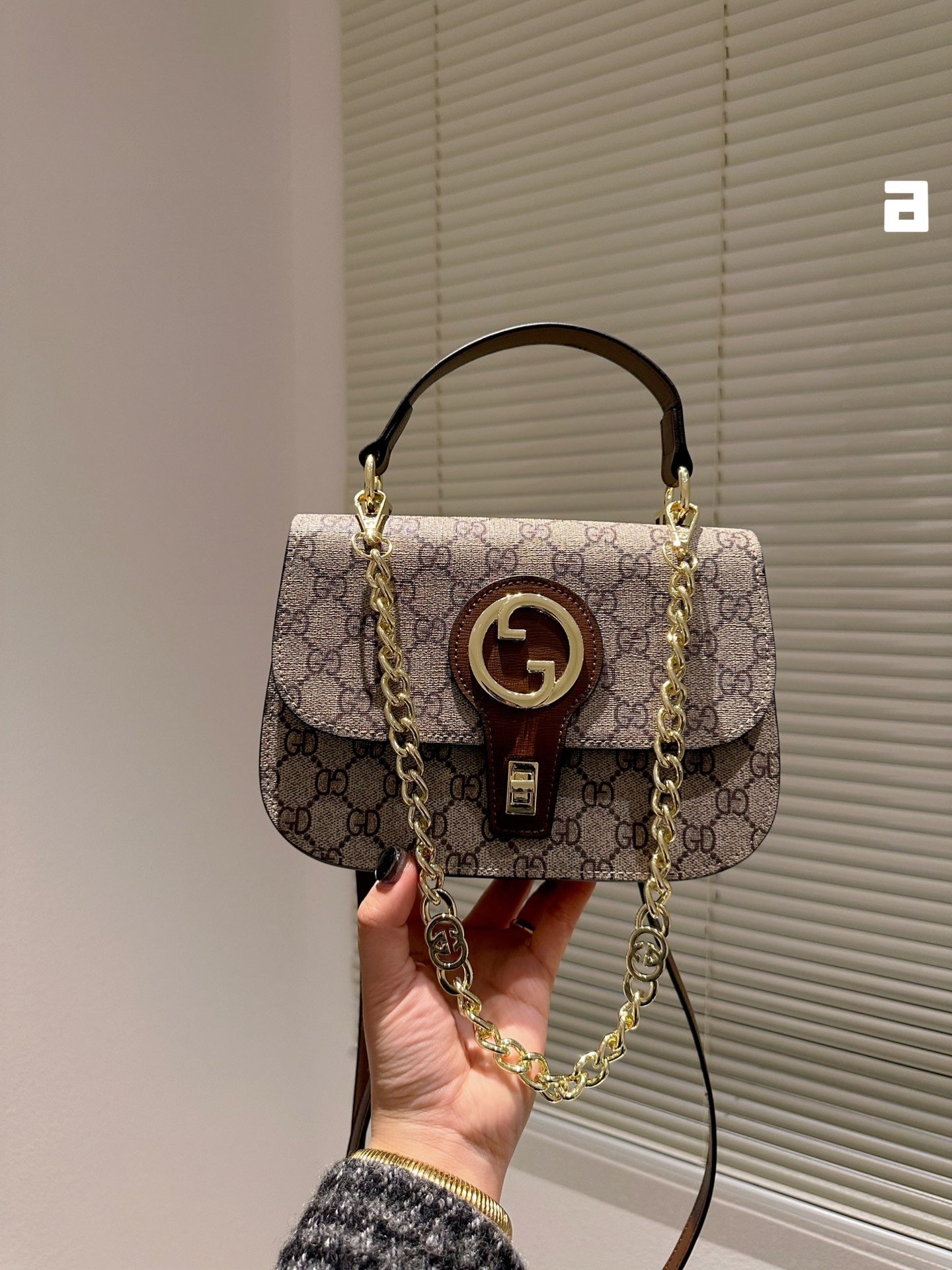 GC497 Gc Blondie top-handle Bag / 9"W x 6"H x 4.3"D
