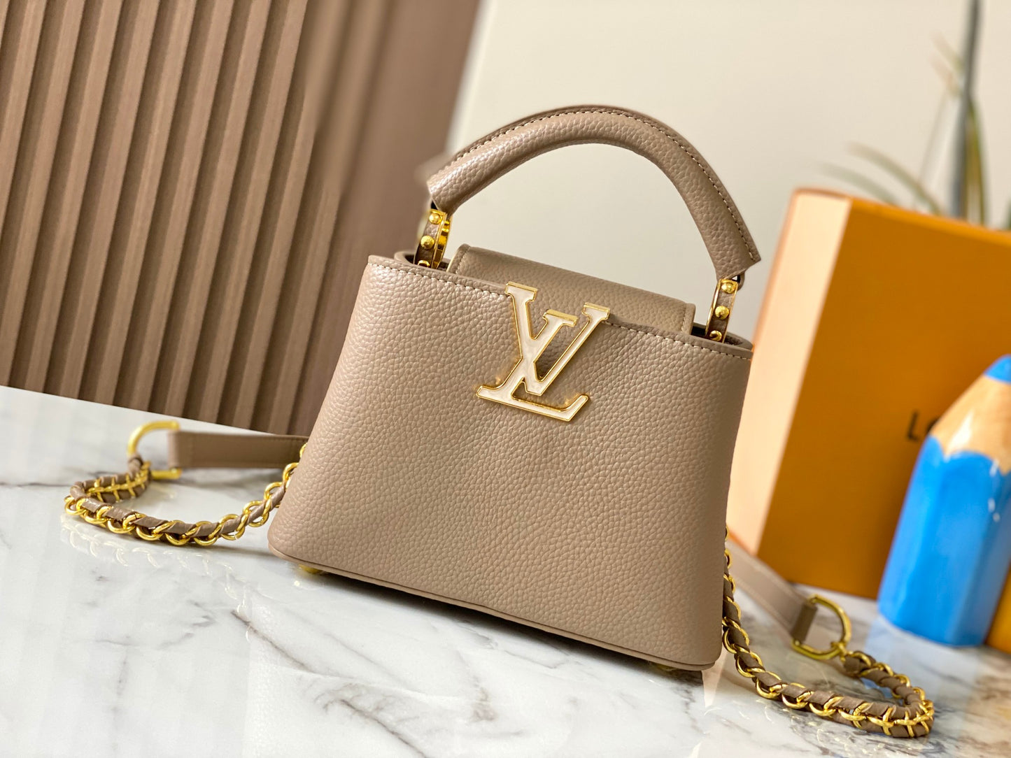Louis Milky Way Capucines BB Taurillon leather M23082 size: 21×14×8cm