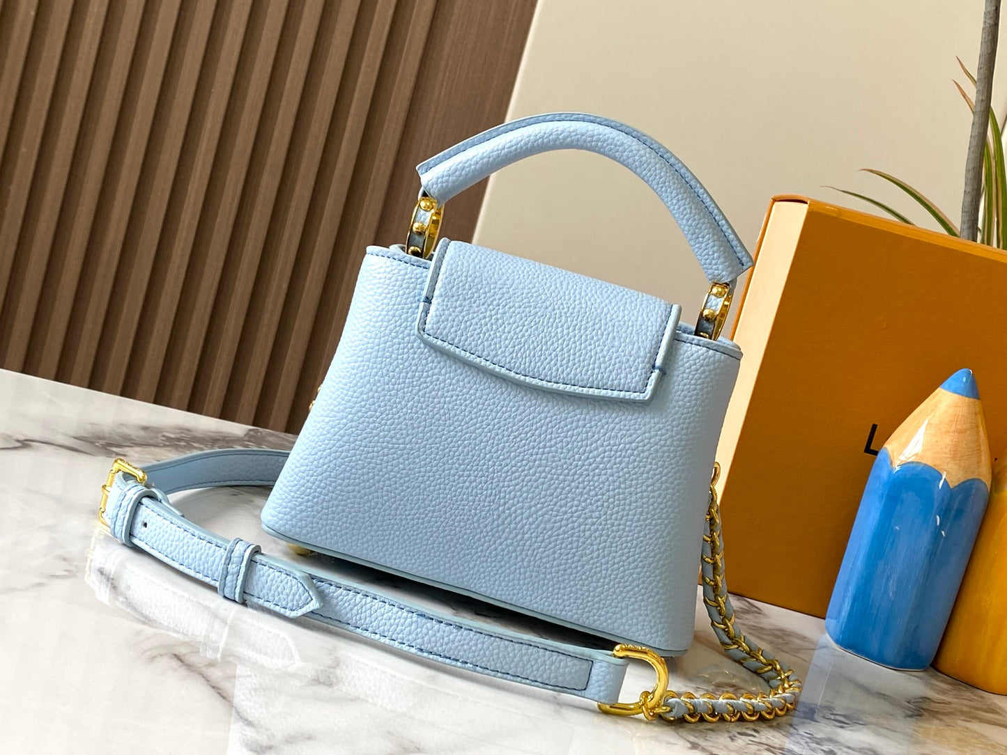 Louis Milky Way Capucines BB Taurillon leather M23082 size: 21×14×8cm