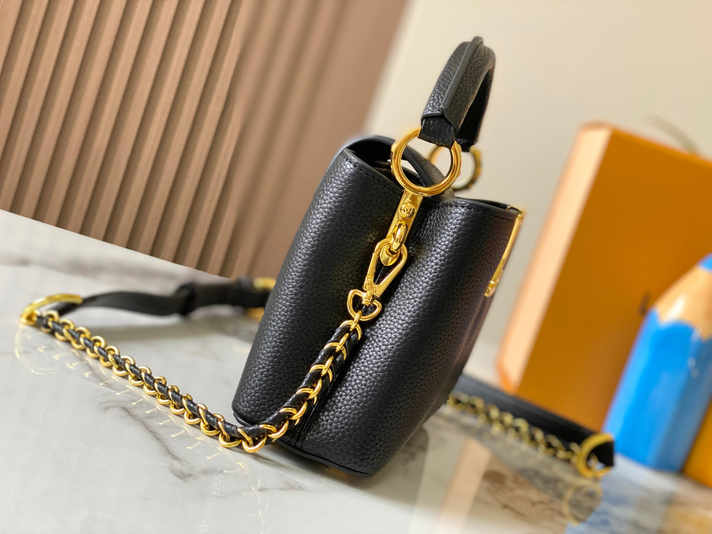 Louis Milky Way Capucines BB Taurillon leather M23082 size: 21×14×8cm