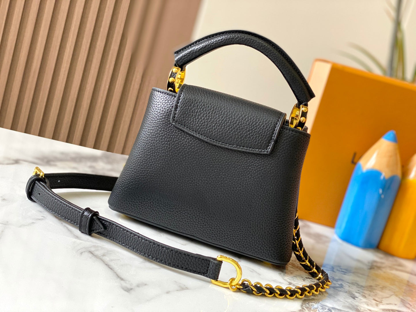 Louis Milky Way Capucines BB Taurillon leather M23082 size: 21×14×8cm