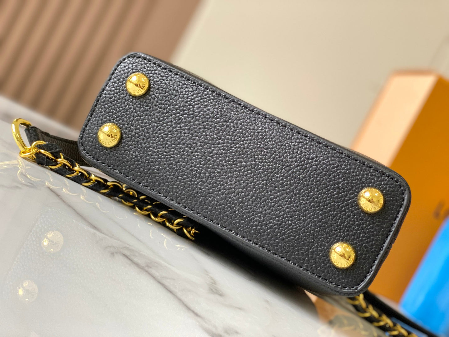 Louis Milky Way Capucines BB Taurillon leather M23082 size: 21×14×8cm