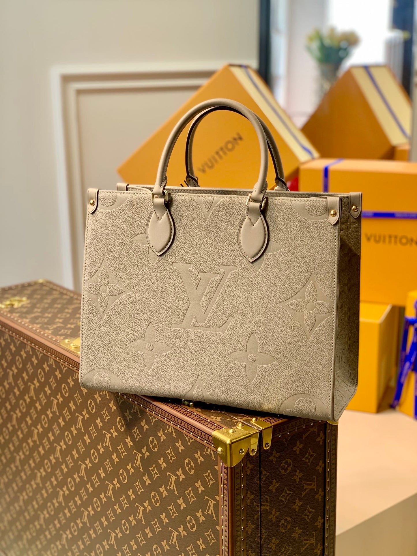 Louis Vuitton OnTheGo MM Tourterelle Empreinte M45607