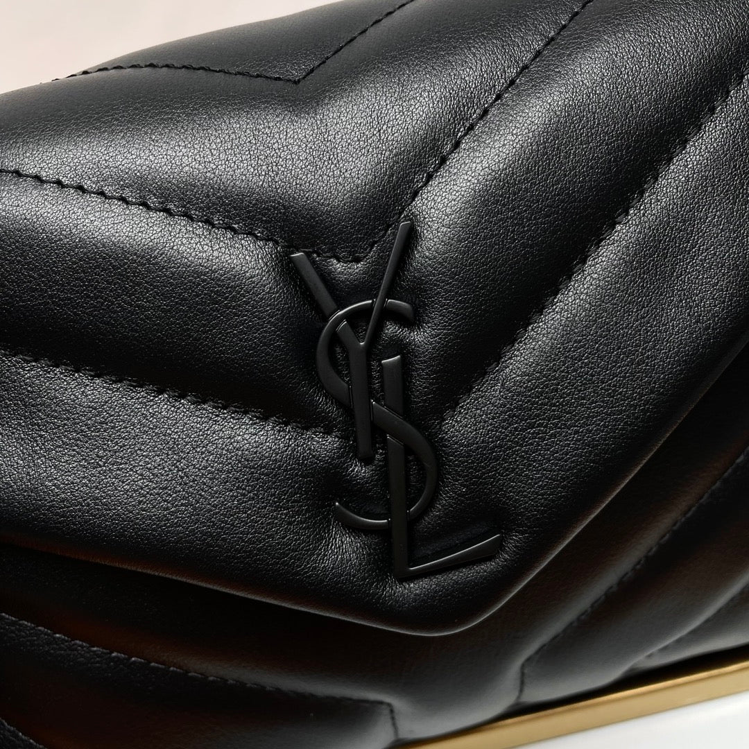 Saint Laurent Loulou Shoulder Bag 20X14X7cm