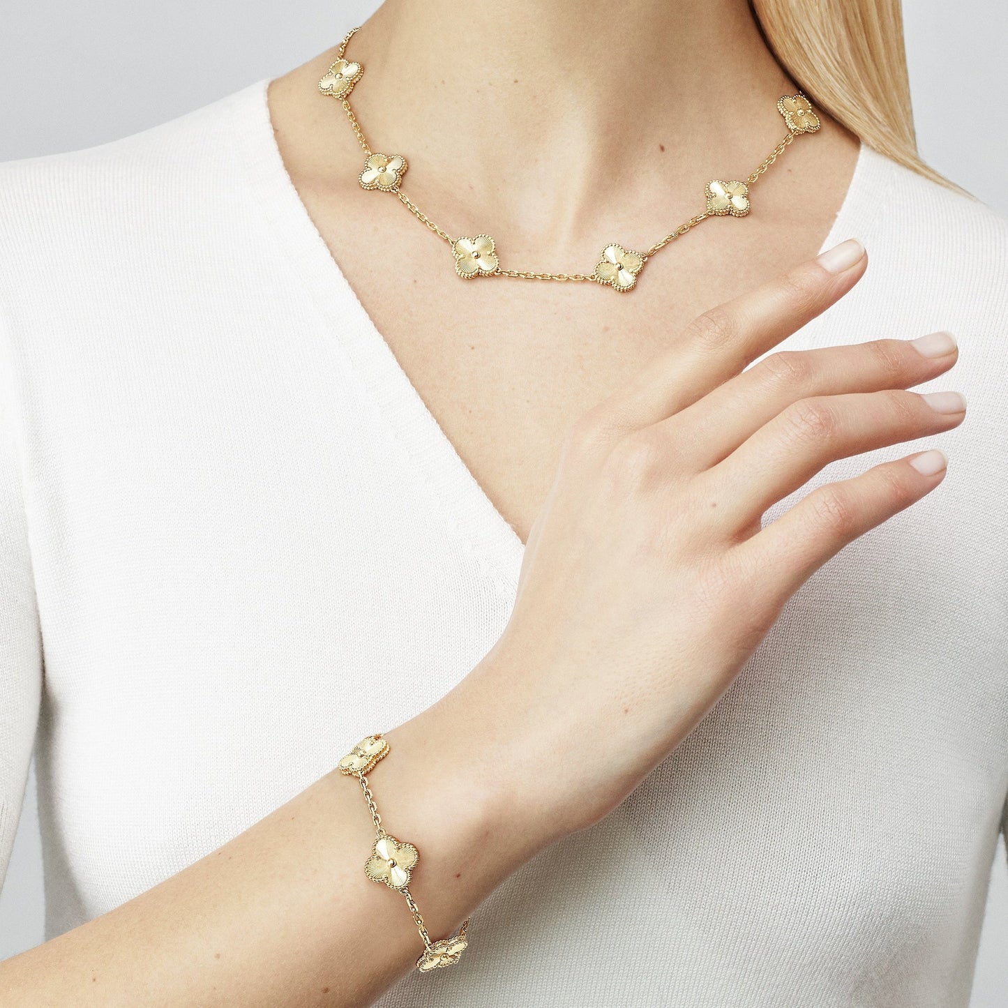 VAN CLEEF & ARPELS Vintage Alhambra Bracelet Laser Gold