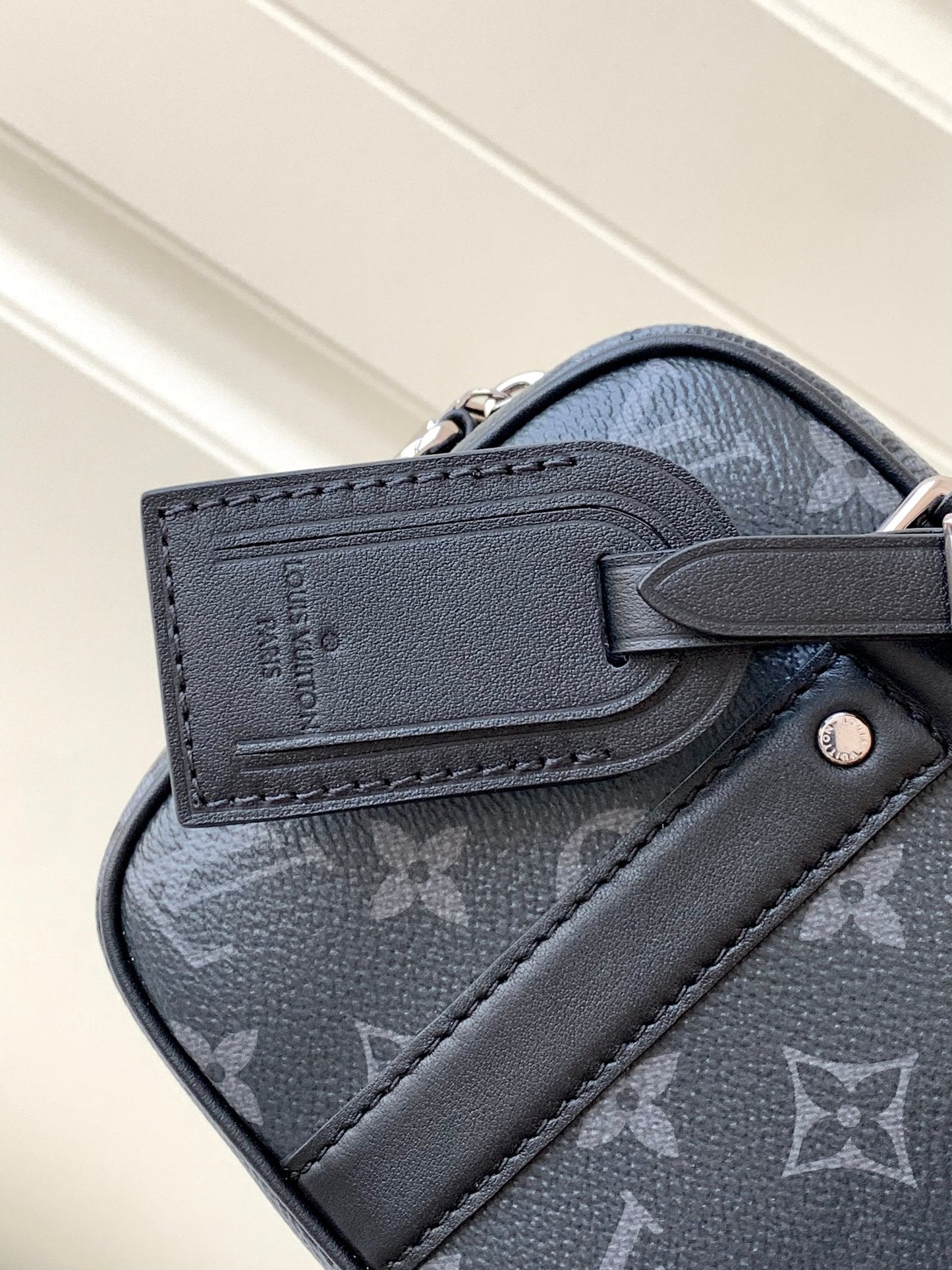 Louis Vuitton Classic Handbag M82542, 20x13x5.5 CM