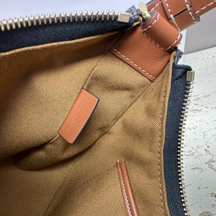 Celine Triomphe Ava Bag 23x13.5x6cm