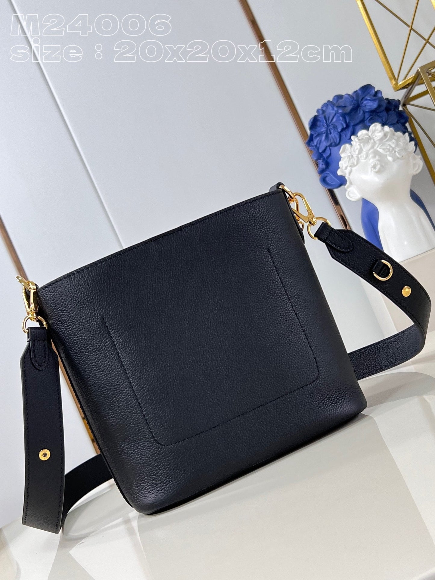 Louis Vuitton Lock and Walk Shoulder Bag Black M24006, 20 x 20.5 x 12