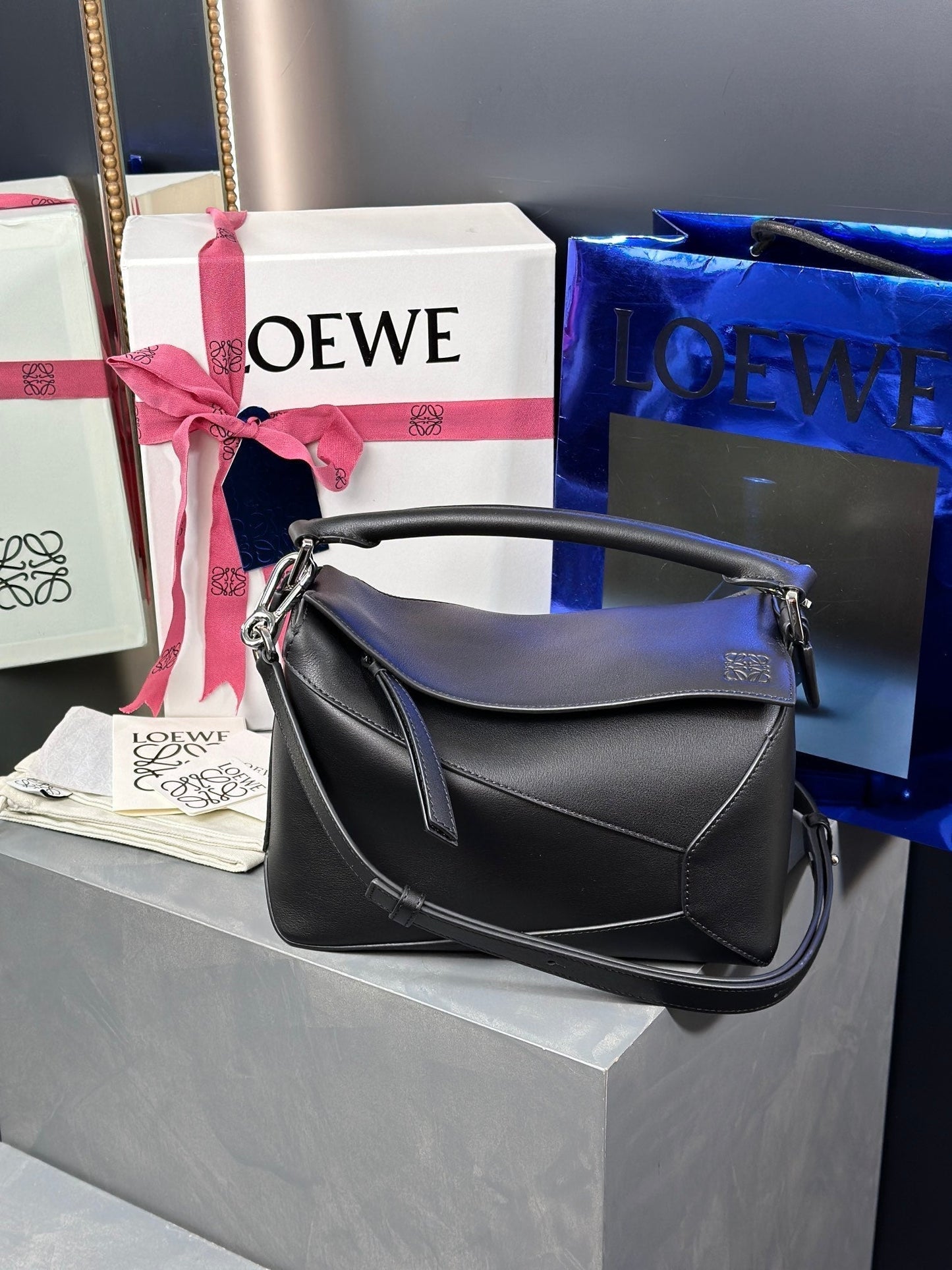 LOEWE Jonathan Anderson Puzzle Edge Crossbody Bag Black, 24*10.5*16cm