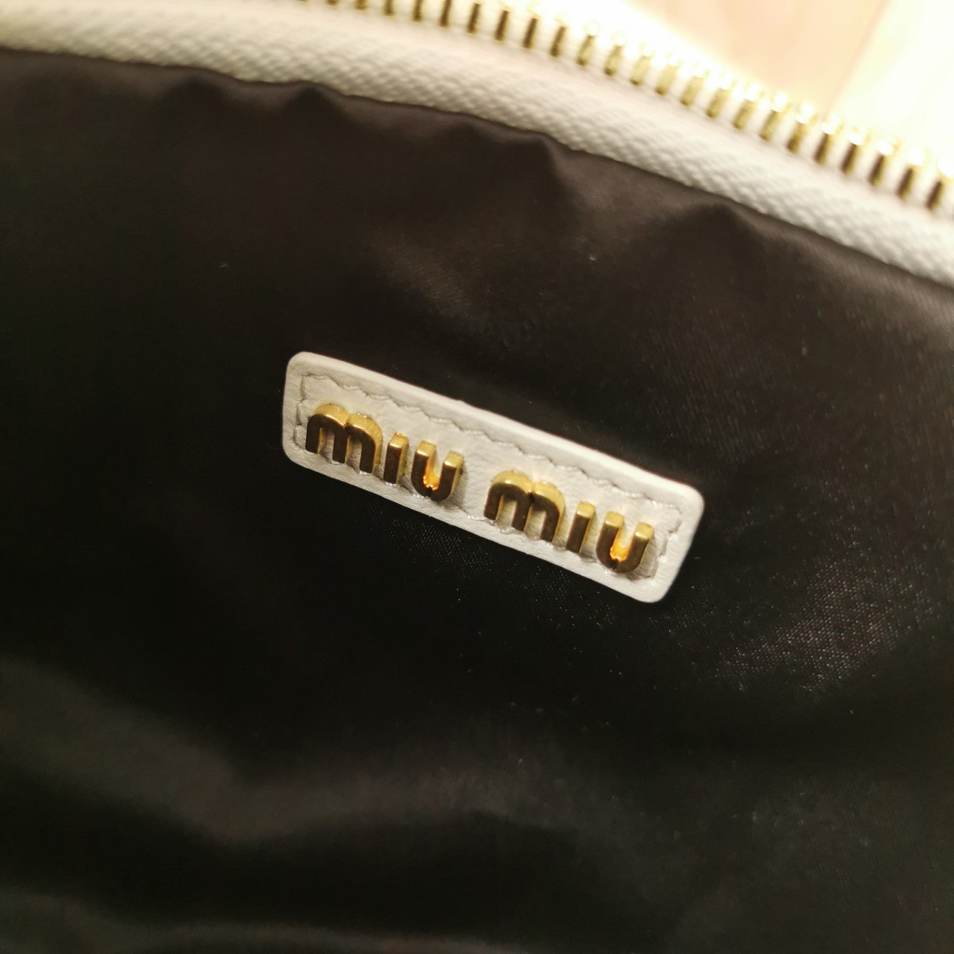MiuMiu Wander Matelasse Handbag Purse 5BC125 White, 20 X 17 X 6 CM