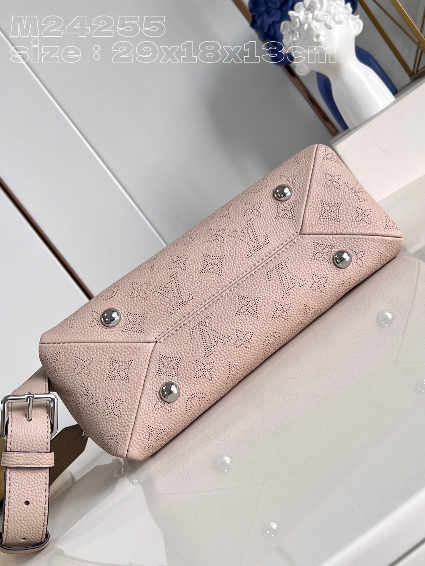 Louis Vuitton Mahina Hand It All Bag 29x18x13cm