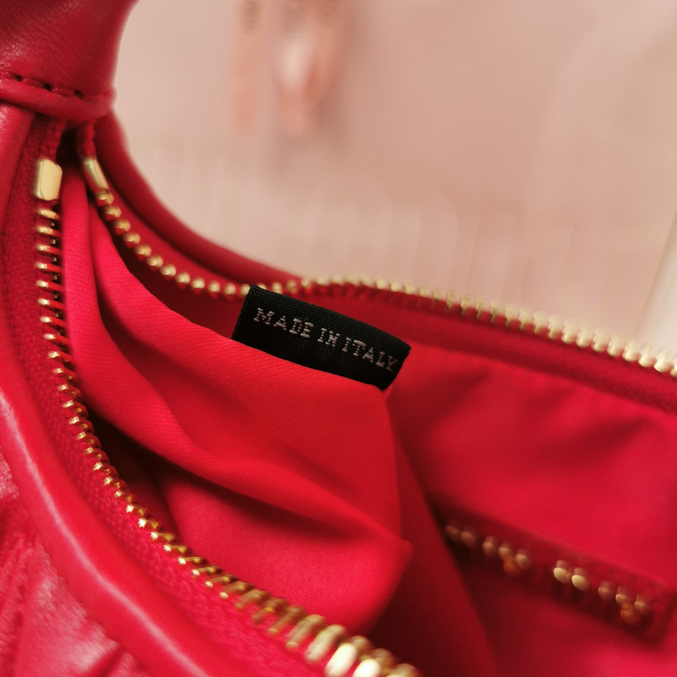 MiuMiu Wander Matelasse Handbag Purse 5BC125 Red, 20 X 17 X 6 CM