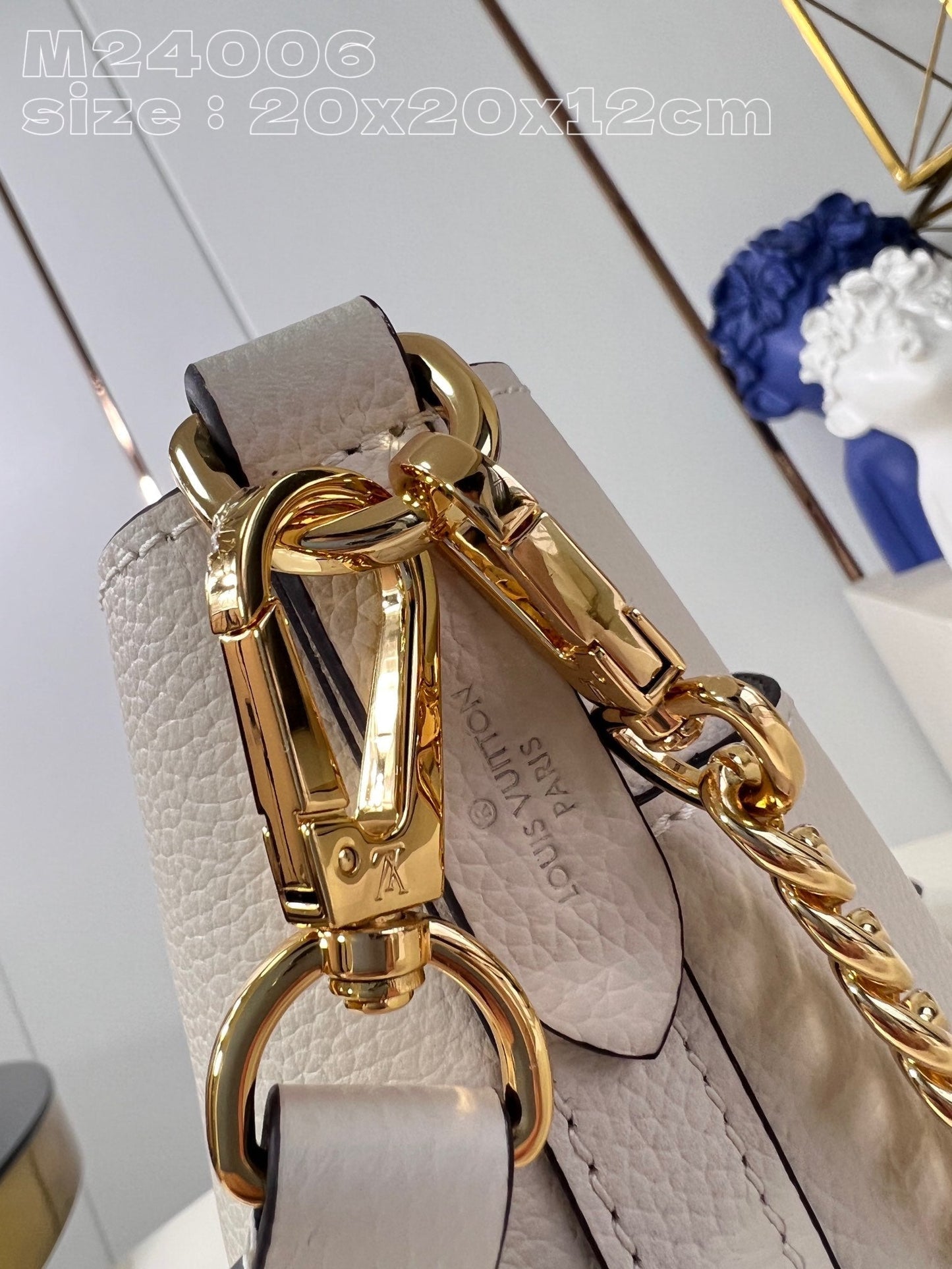 Louis Vuitton Lock and Walk Shoulder Bag White M24006, 20 x 20.5 x 12 CM
