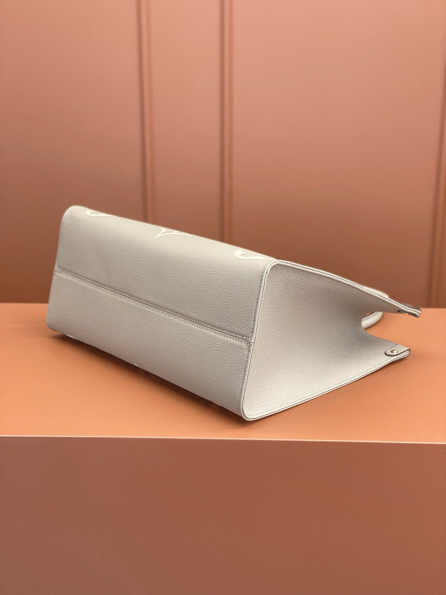 Louis Vuitton LV M45494 OnTheGo MM Bag 35x27x14cm Grey