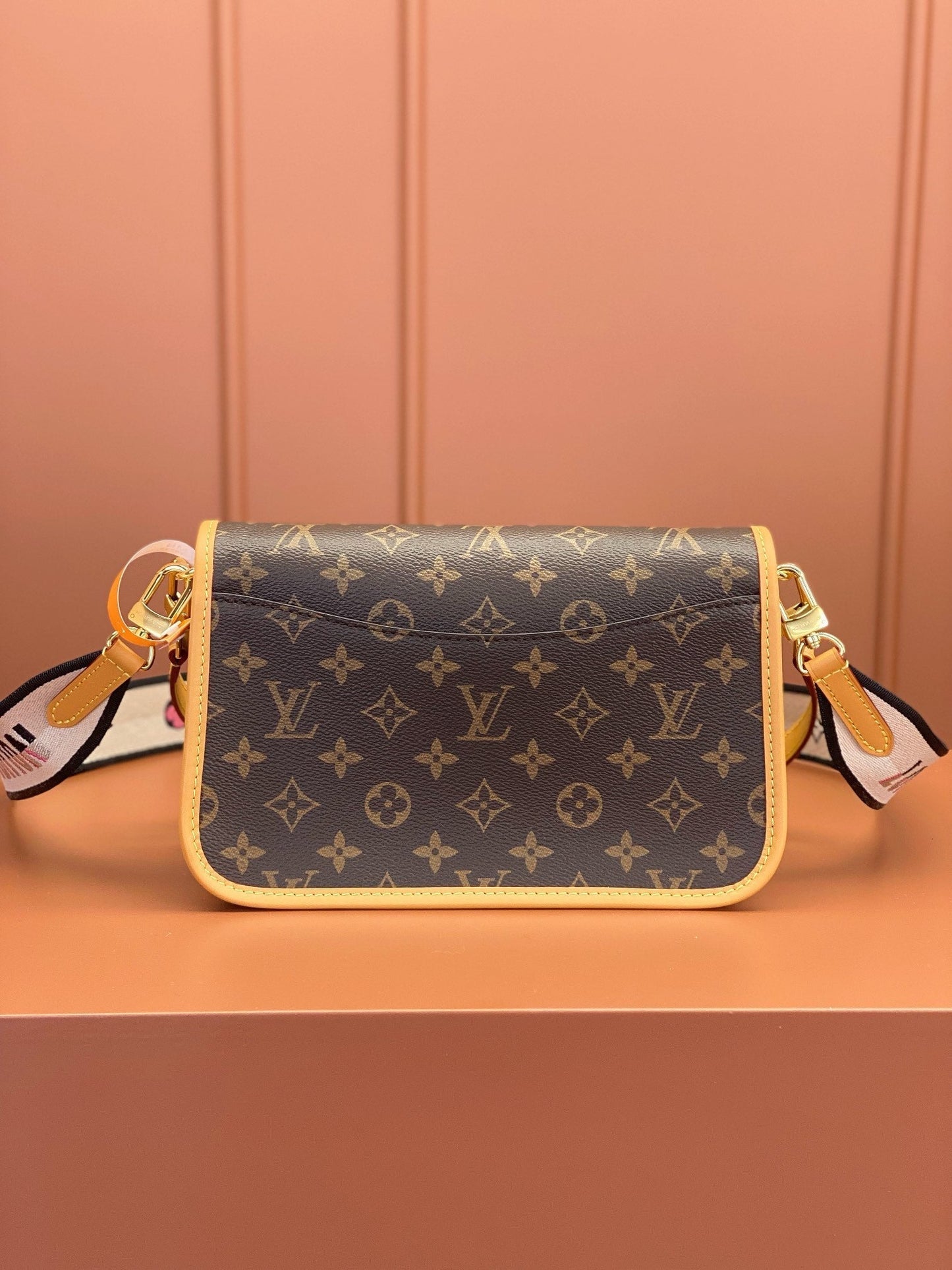 Louis Vuitton M45985 DlANE Hand Bag 24x15x9cm