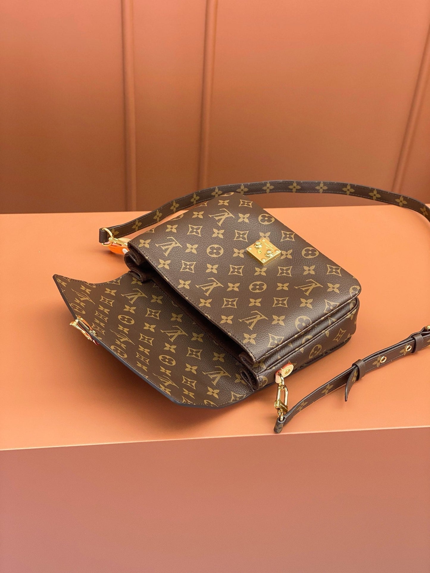 Louis Vuitton Pochette Métis 25 Canvas M44875