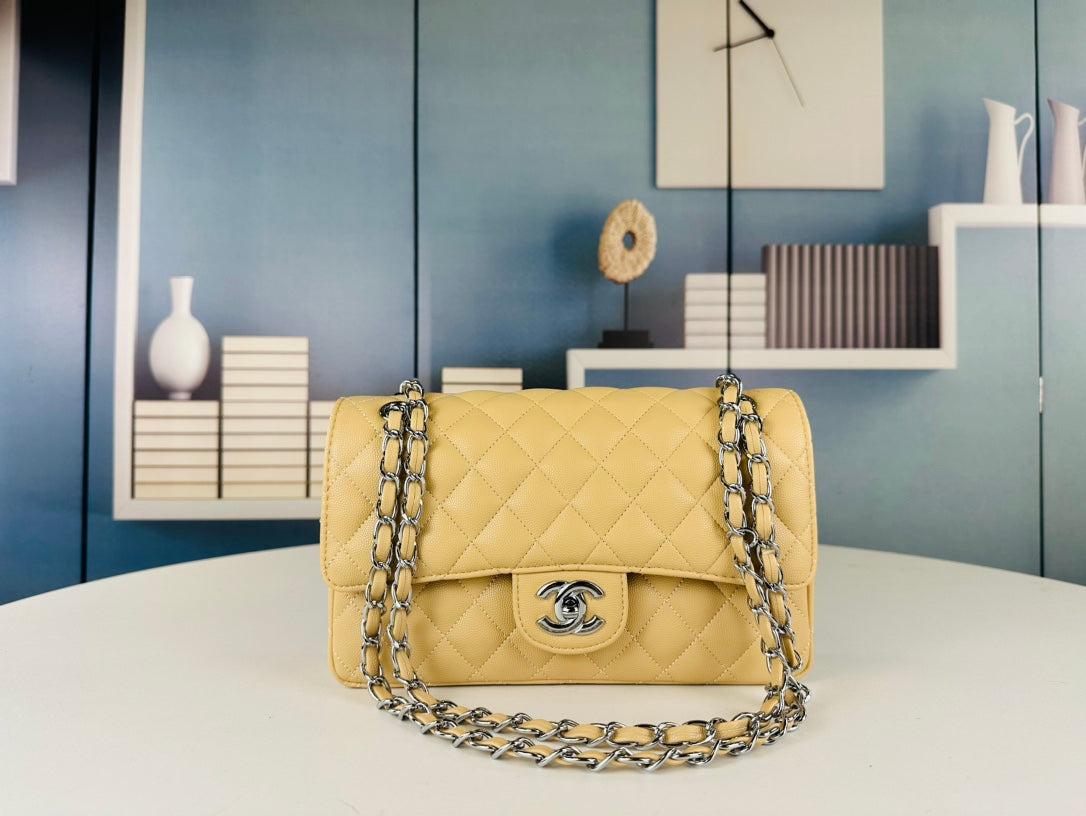 CC Classic Flap caviar leather 25 cm