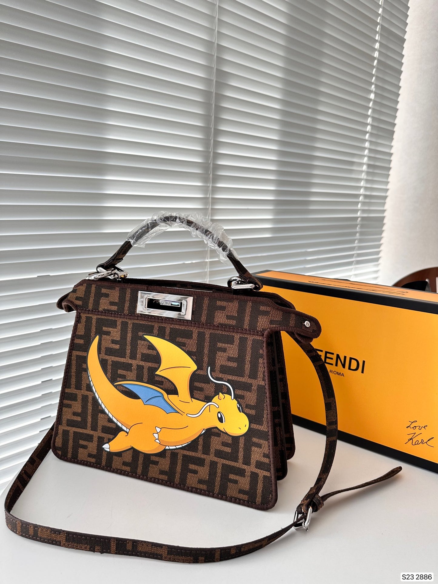 FEN FRAGMENT 2024 new styles size: 26.5 * 21.5 cm