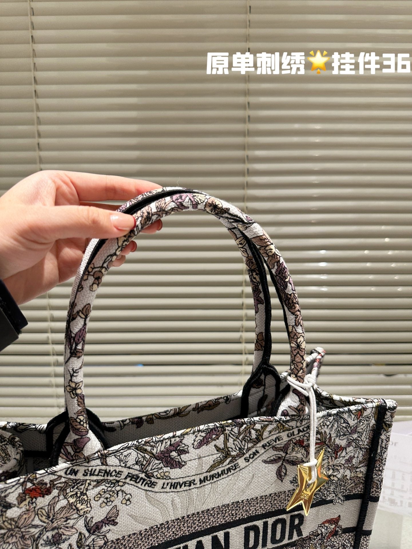D book tote new arrival bag