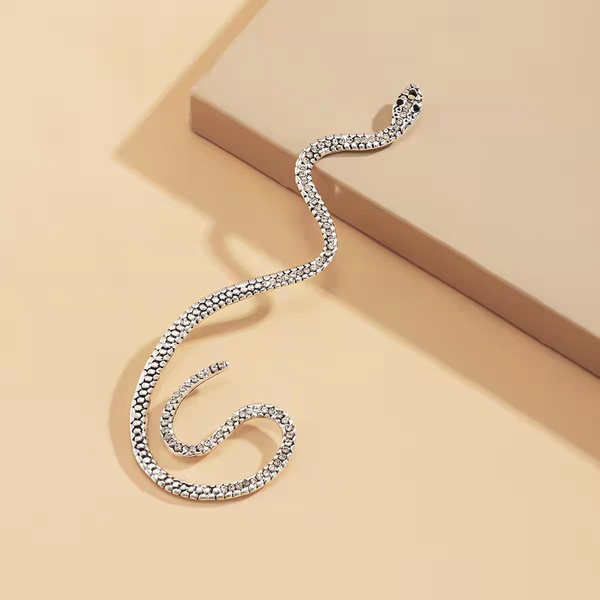 Clip d'oreille serpent en cristal