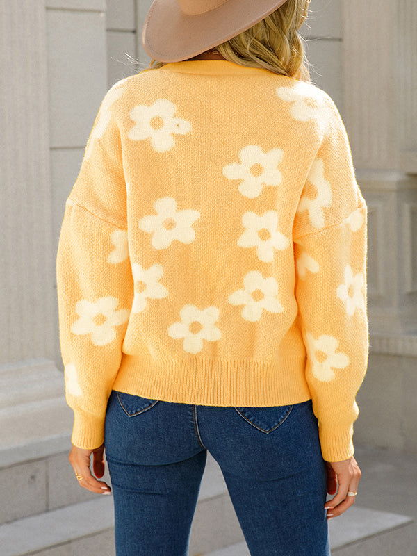 Pull à fleurs en tricot boutonné à encolure en V