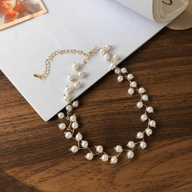 Collier ras de cou en perles de dentelle