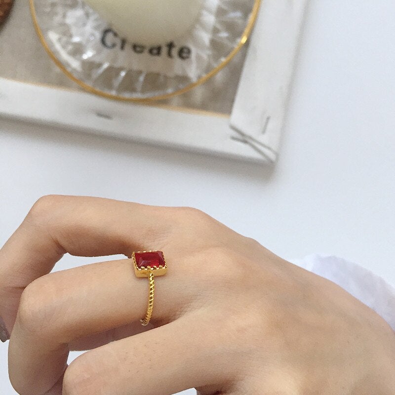 Bague en cristal rouge cramoisi