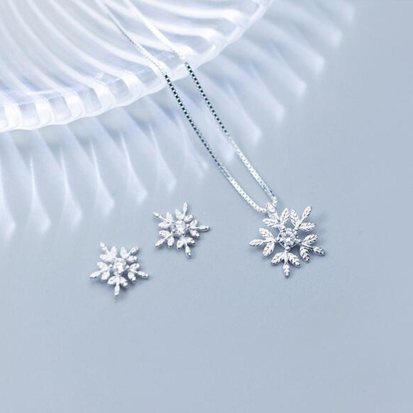 Ensemble collier et boucles d'oreilles flocon de neige en argent sterling