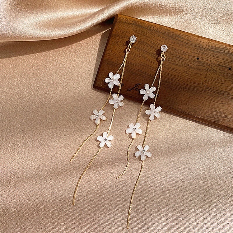 Boucles d'Oreilles Pampilles Fleurs Blanches