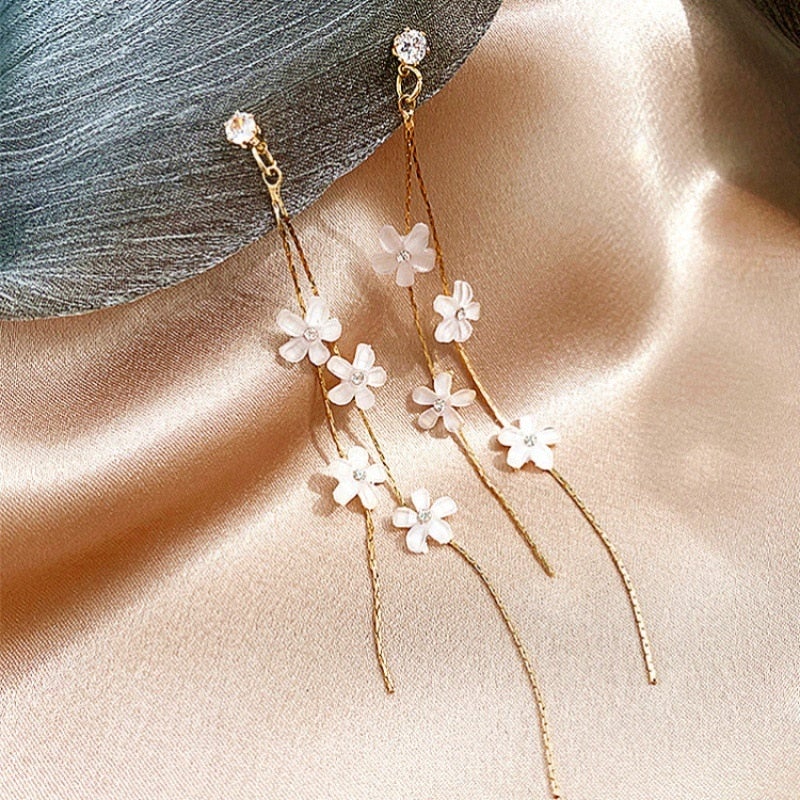 Boucles d'Oreilles Pampilles Fleurs Blanches