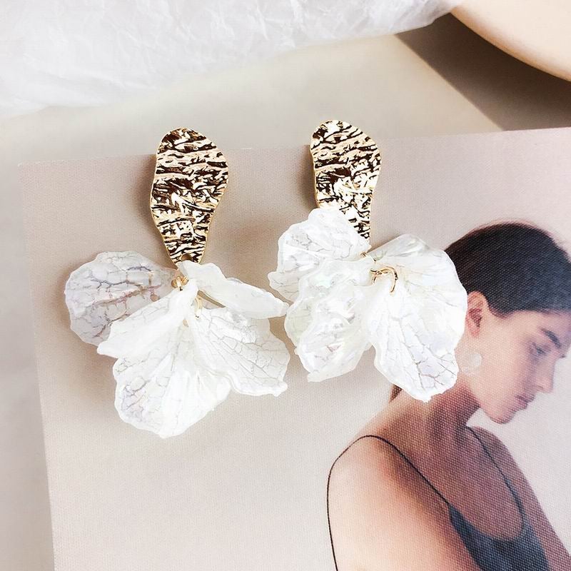 Boucles d'oreilles blanches et dorées Flower Petal